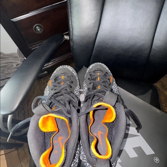 Safari Nike Air Foamposite Size 9.5M - Picture 2 of 2